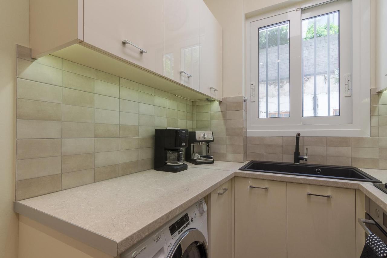 Beautiful And Spacious Apartment In Pagrati Atenas Exterior foto